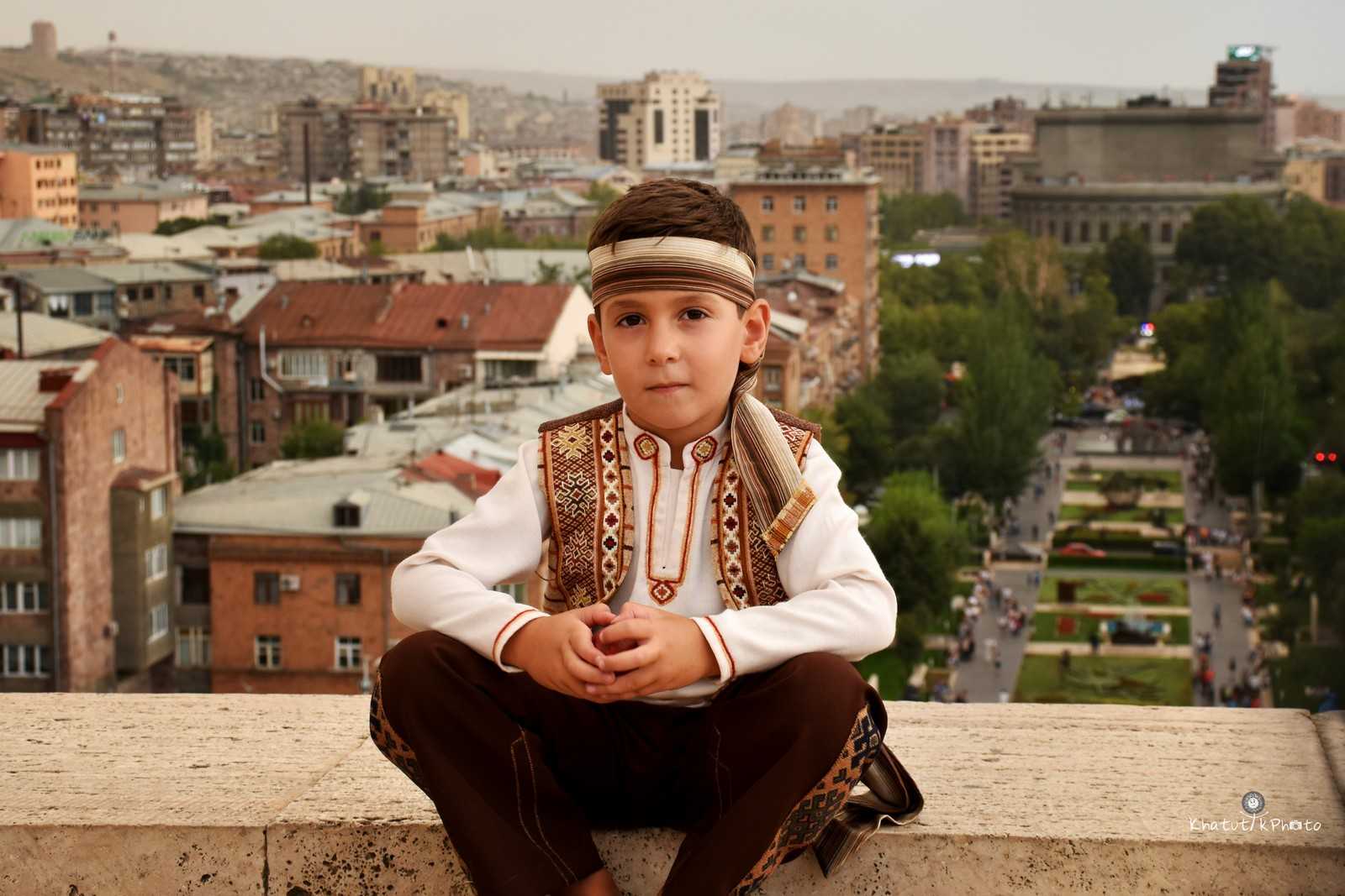 Красивый армянский мальчик