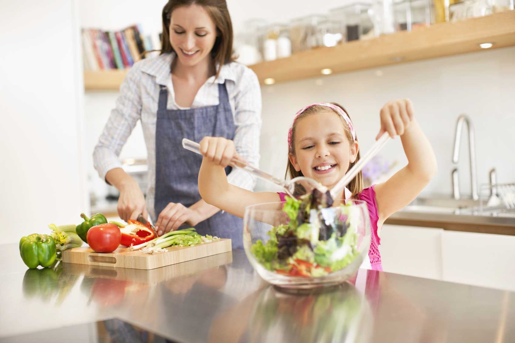 Употребление детьми готовых домашних блюд предоставленных родителями. Еда для детей. Здоровое питание. Питание детей. Правильное питание для детей.