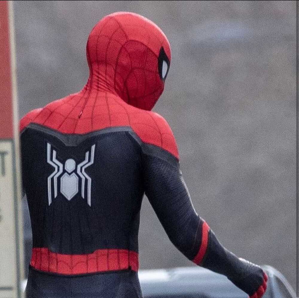 Человек паук 2021 в качестве. Костюм человека паука Тома Холланда нет пути домой. Человек-паук Холланд костюм нет пути домой.