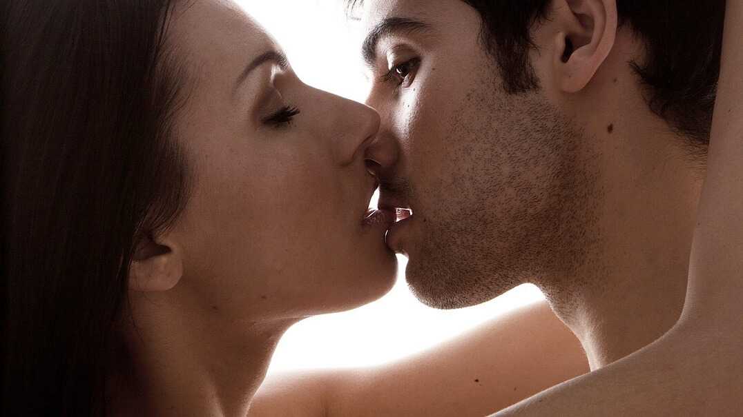 Мужские поцелуи на руси: что они означали на самом деле