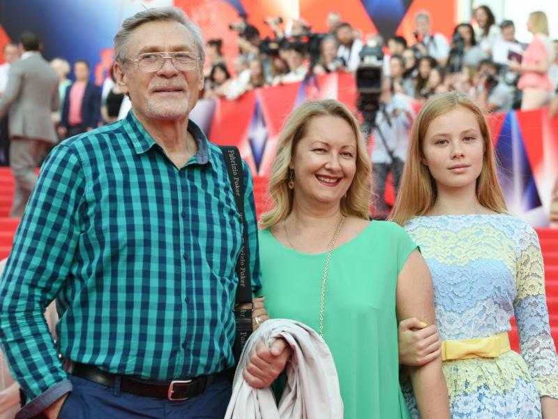 Актер александр михайлов: биография, личная жизнь, семья, жена, дети, фото