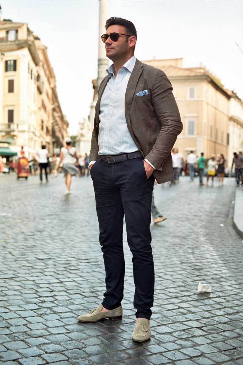 Повседневная жизнь мужчин. Итальянский стрит стайл мужчины. Итальянский стиль для мужчин. Итальянский повседневный стиль мужской. Итальянский стиль в одежде для мужчин.