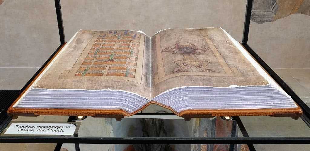 Самая большая книга в мире фото