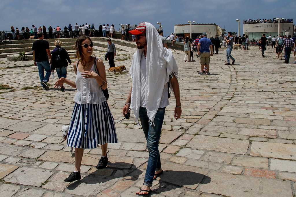 Одежда женщины в израиле